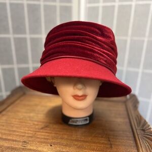 Betmar NY,Woman Hat,Red,One Size,100% Wool,bow in velvet type fabric.!